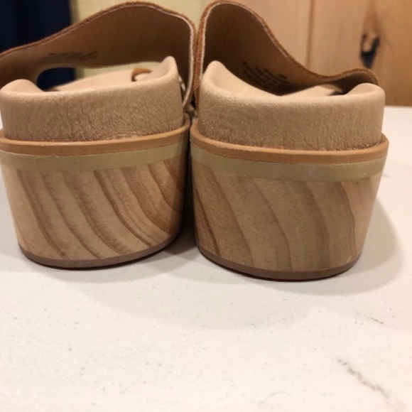 Free People ,Azure,nubuck  sandal 6 wood bottom - Picture 3 of 6